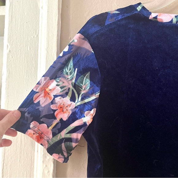🆕 Zara • blue & pink floral print velvet short sleeve blouse top - Picture 9 of 16
